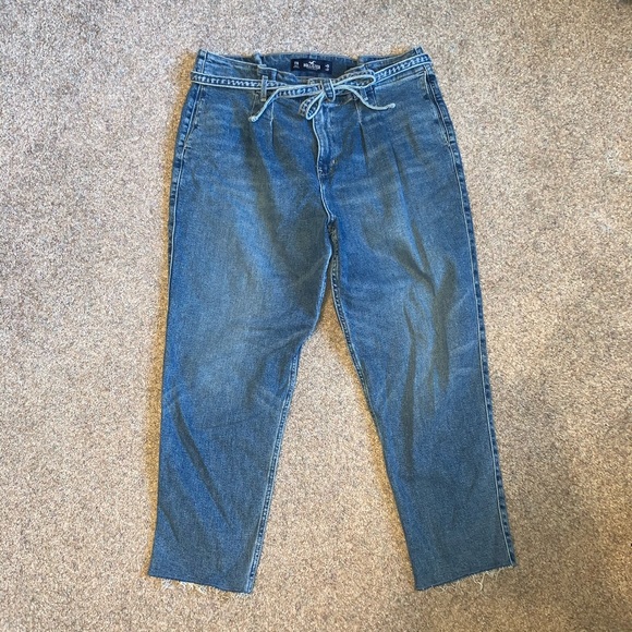 Hollister Denim - Hollister Curvy Ultra High-Rise Mom Jeans